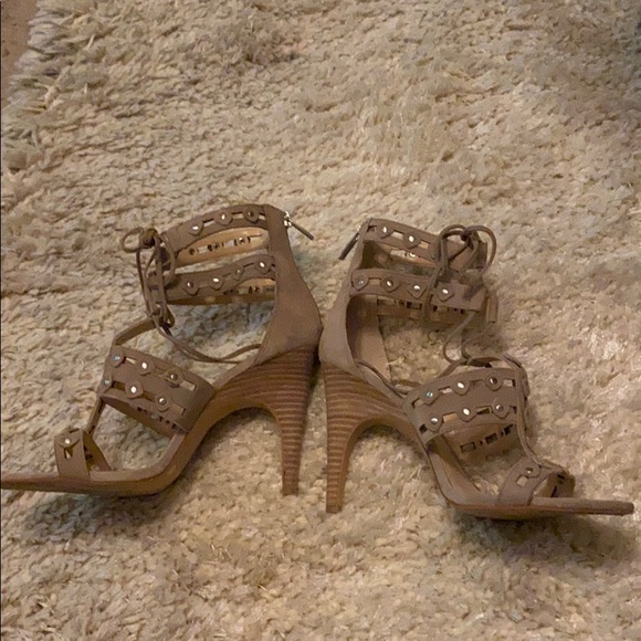 Vince Camuto suede heels size 10 - Picture 2 of 4